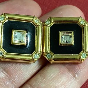 🖤Swarovski💕Black enamel earrings